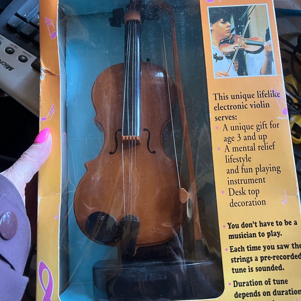 Electronic Violin Toy in Brown ‘Host Pick’